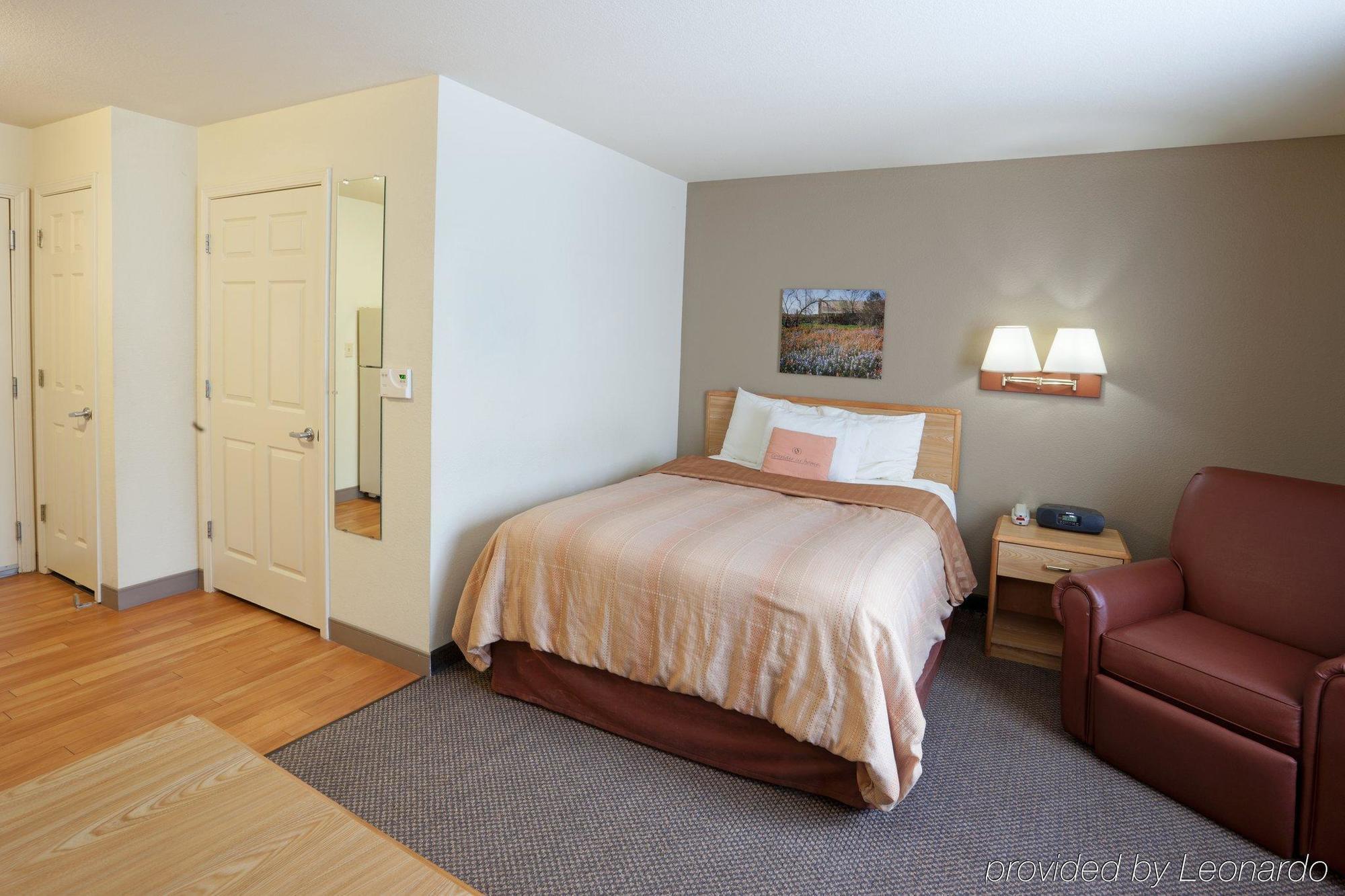 Sonesta Simply Suites San Antonio Northwest - Medical Center Room photo