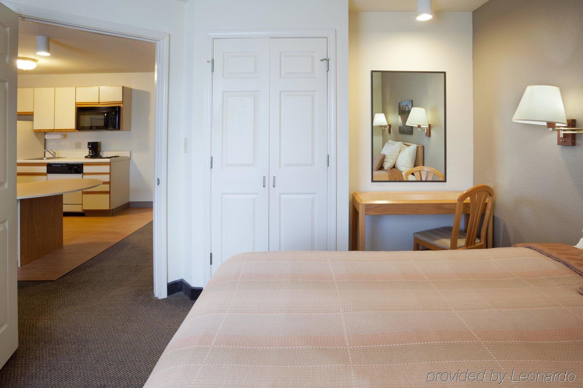 Sonesta Simply Suites San Antonio Northwest - Medical Center Room photo