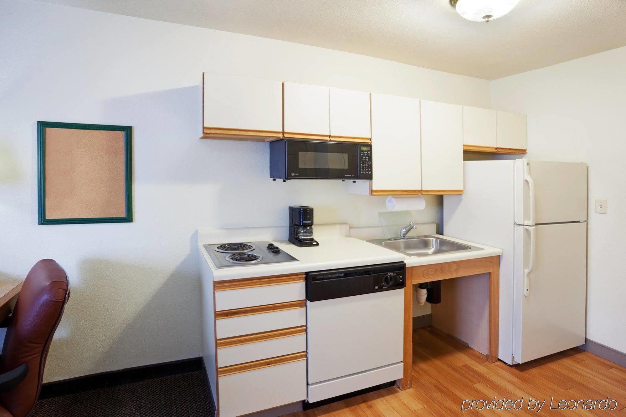 Sonesta Simply Suites San Antonio Northwest - Medical Center Room photo