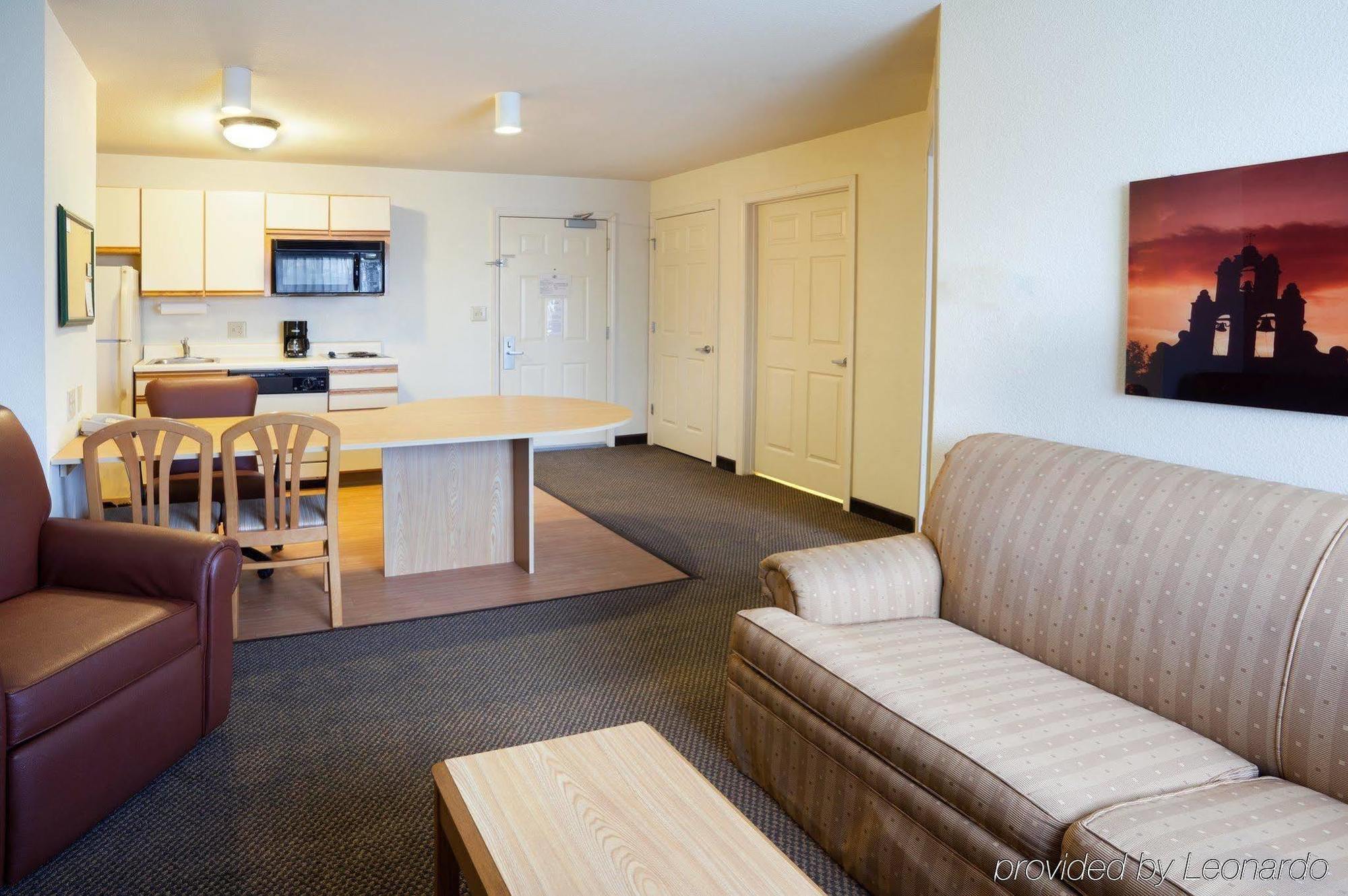 Sonesta Simply Suites San Antonio Northwest - Medical Center Room photo